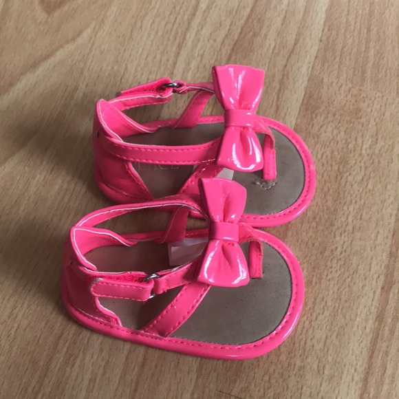 8/$25 The Childrens Place Size 3-6 month Pink Bow Sandals - Picture 2 of 6